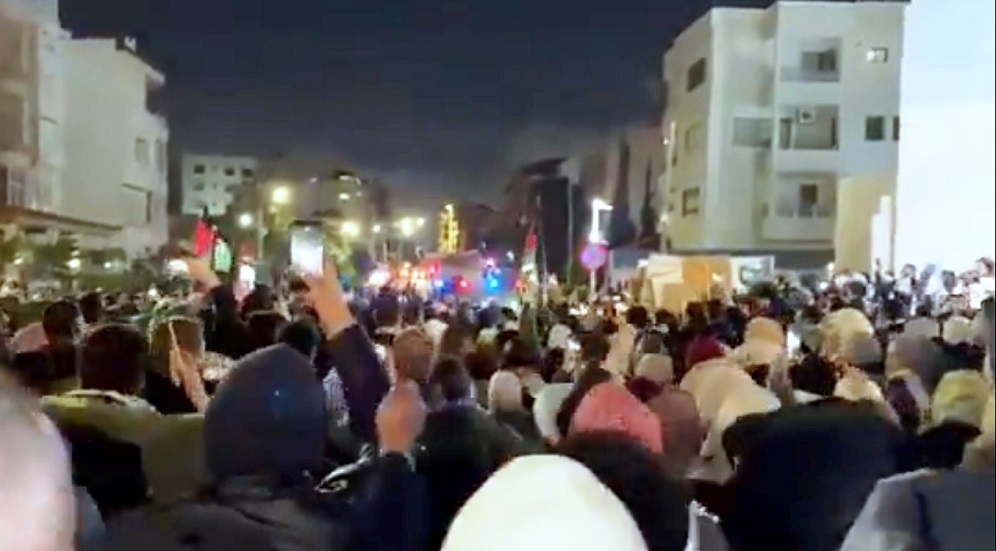 الأردن.. الآلاف يحتشدون قرب السفارة الإسرائيلية في عمّان تضامنا مع غزة (صور + فيديو)