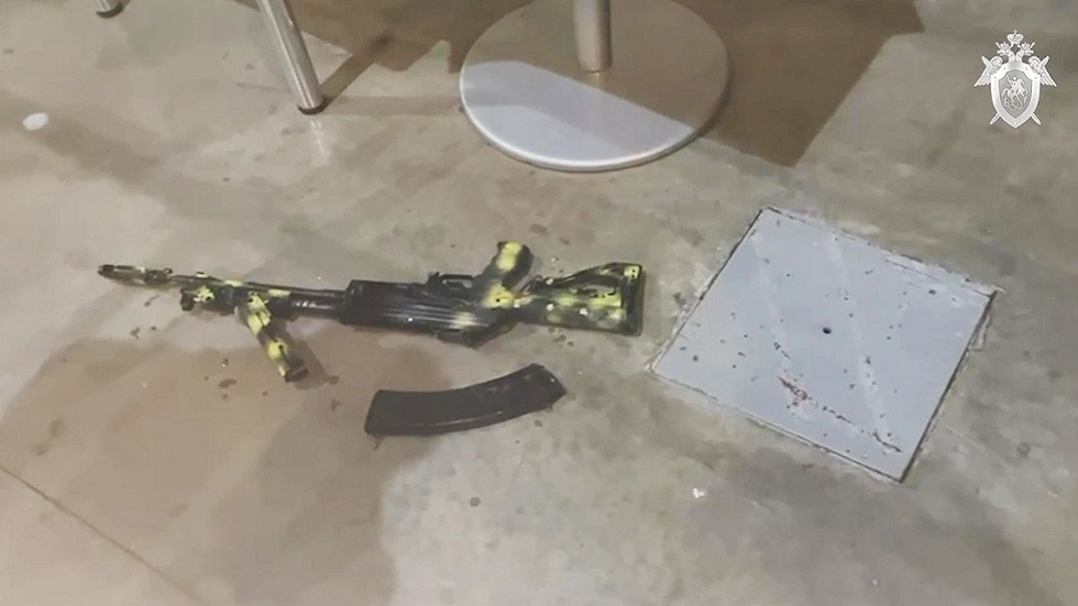 ما الأسلحة التي استخدمها الإرهابيون في الهجوم على مركز 