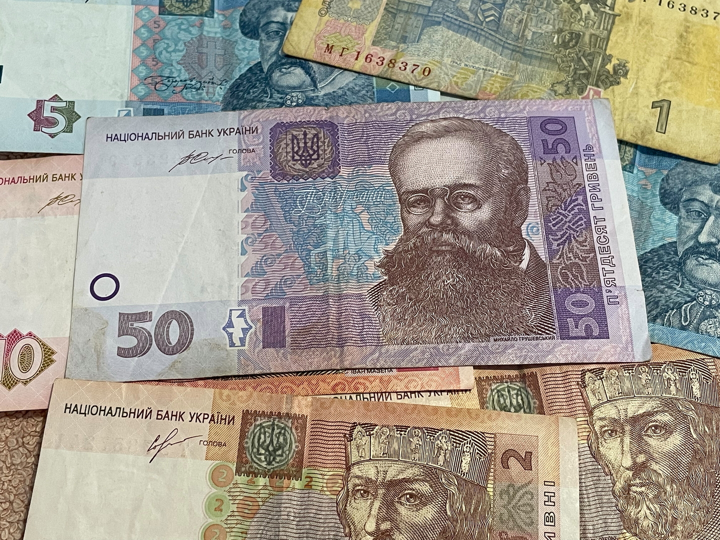 صورة تعبيرية - أوراق نقدية أوكرانية