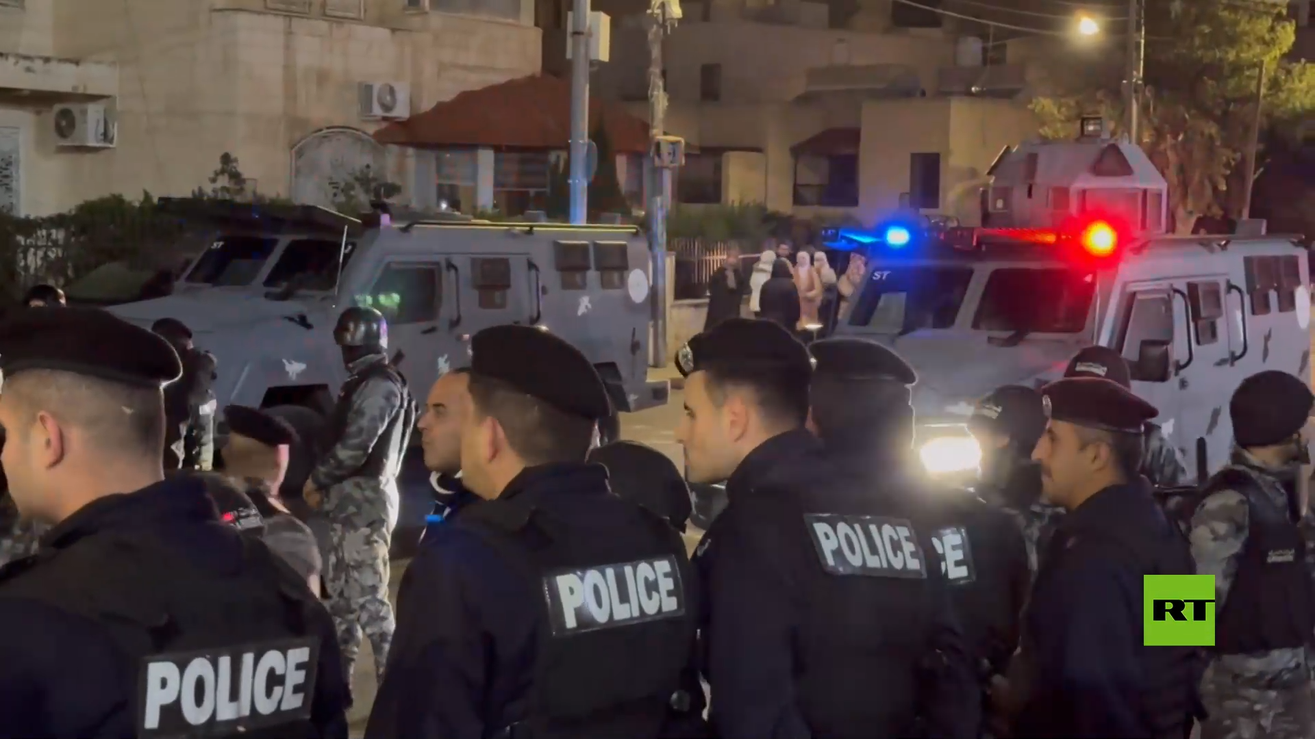 الشرطة الأردنية تفرق مسيرة مؤيدة لفلسطين بالقرب من السفارة الإسرائيلية