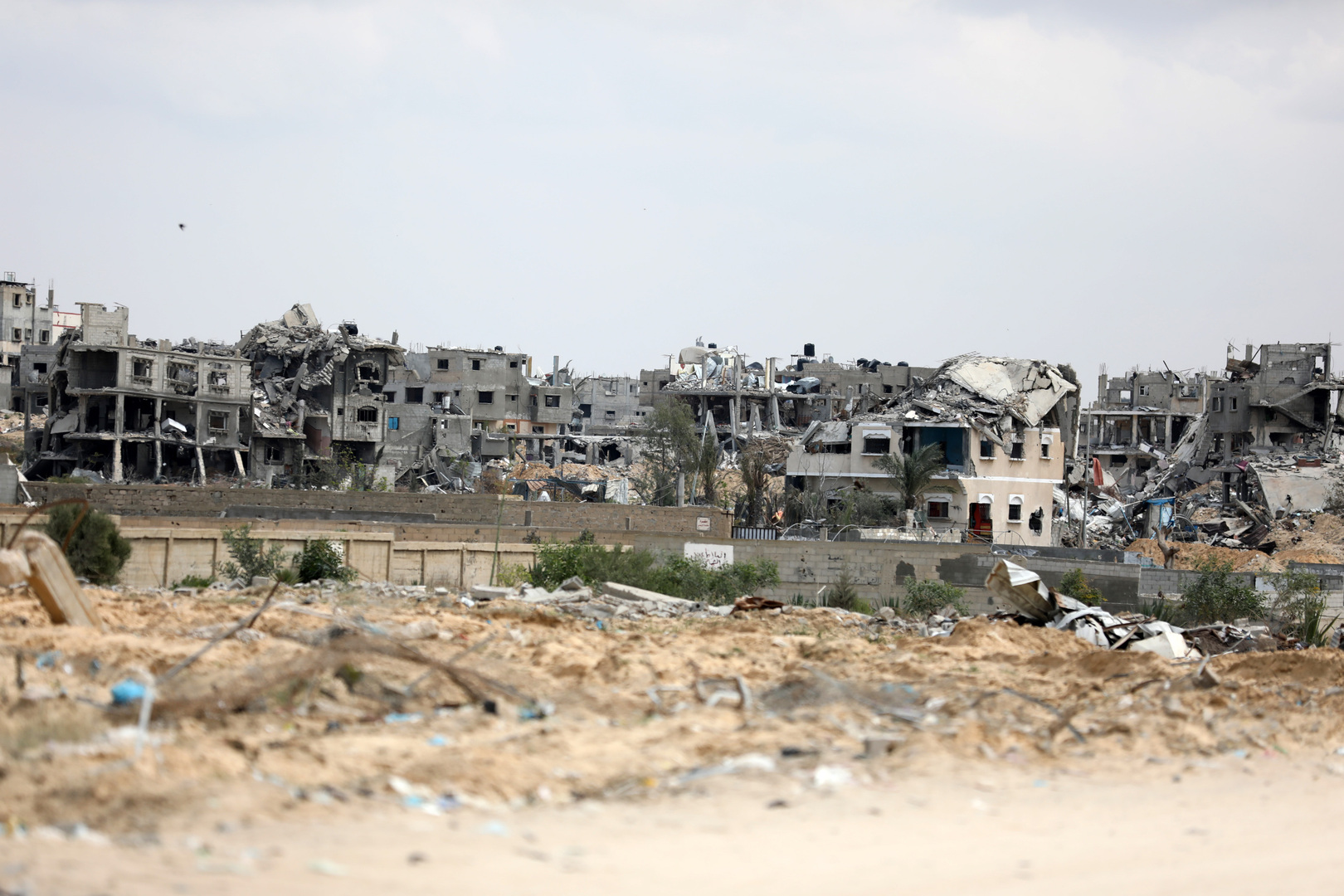 مقتل 13 فلسطينيا بغارة إسرائيلية على منزل شمال رفح