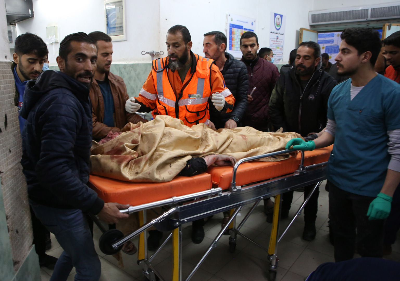 مقتل 30 فلسطينيا بقصف إسرائيلي استهدف منزلا بمحيط مجمع الشفاء