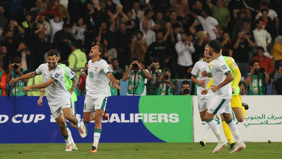 العراق يكتسح الفلبين ويبلغ المرحلة الحاسمة لتصفيات كأس العالم (فيديو)