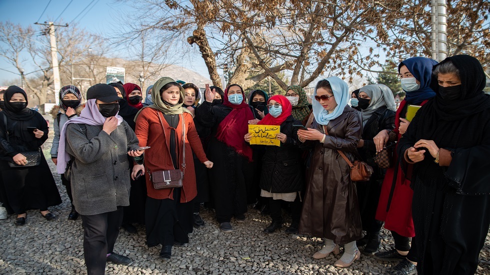 نساء أفغانيات يشاركن في احتجاج على حظر طالبان حصول النساء على التعليم الجامعي - صورة تعبيرية