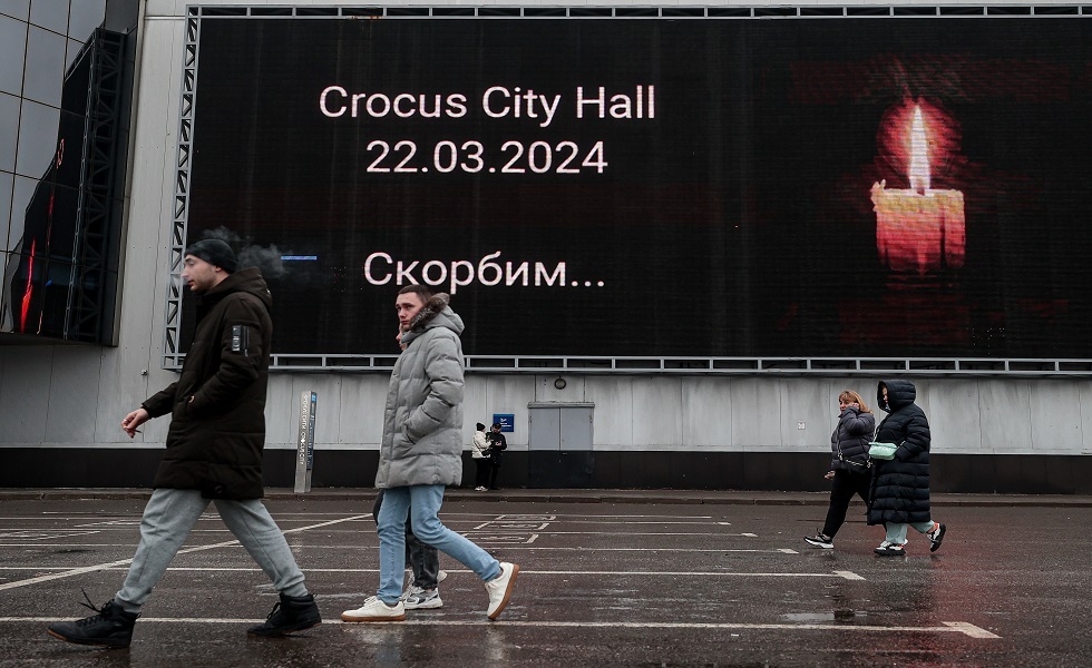 لافتة حداد على ضحايا هجوم كروكوس الارهابي في ضواحي موسكو - مارس 2024