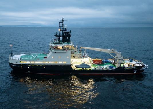 روسيا تختبر سفينة عسكرية جديدة كاسحة للجليد