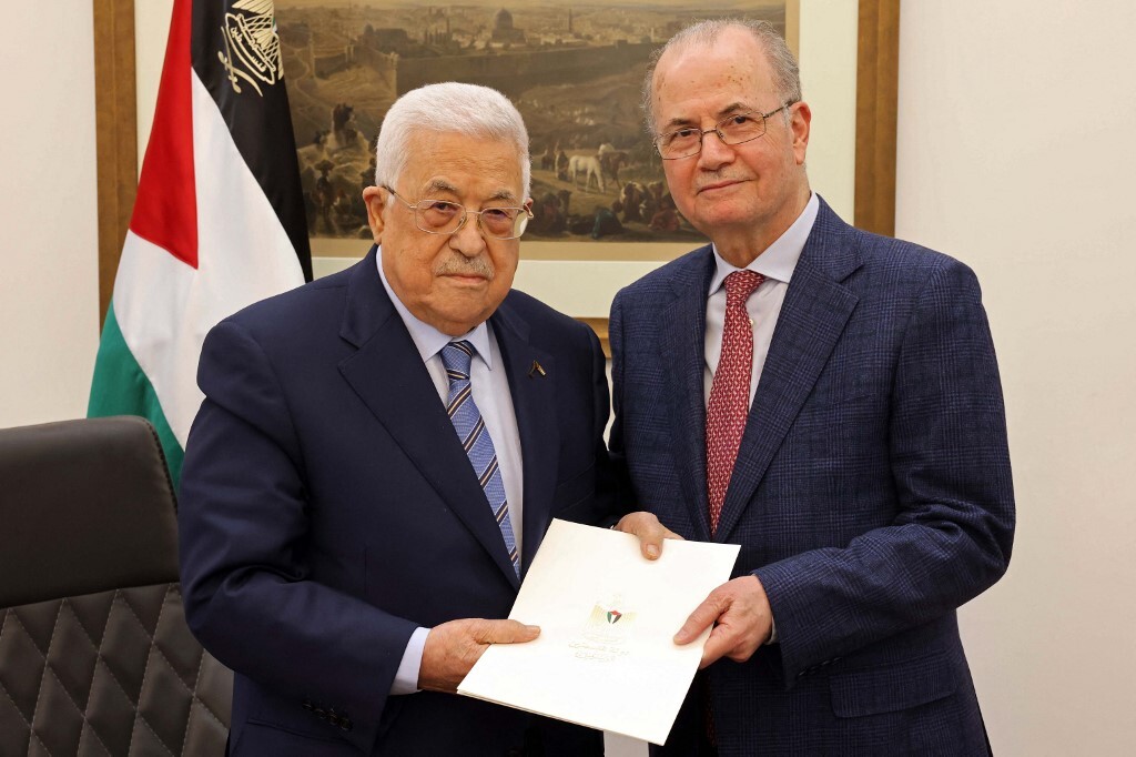 الرئيس الفلسطيني محمود عباس ورئيس الوزراء محمد مصطفى