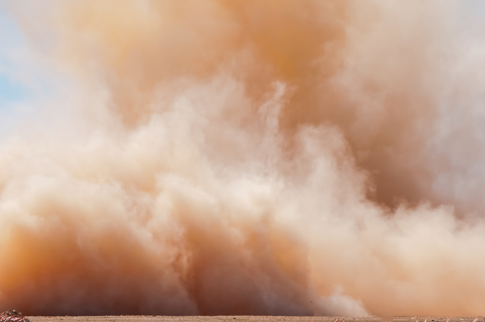 استكشاف عواصف الصحراء: أسباب وآثار - أدوات رصد وتحليل العواصف الرملية