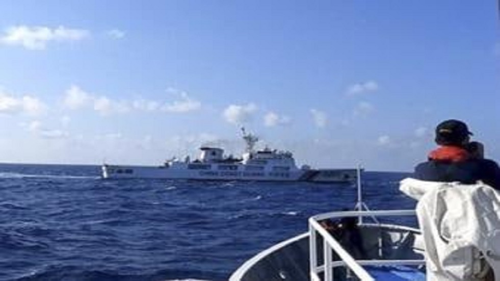 الزعيم الفلبيني يهدد باتخاذ إجراءات مضادة ردا على هجمات خفر السواحل الصيني