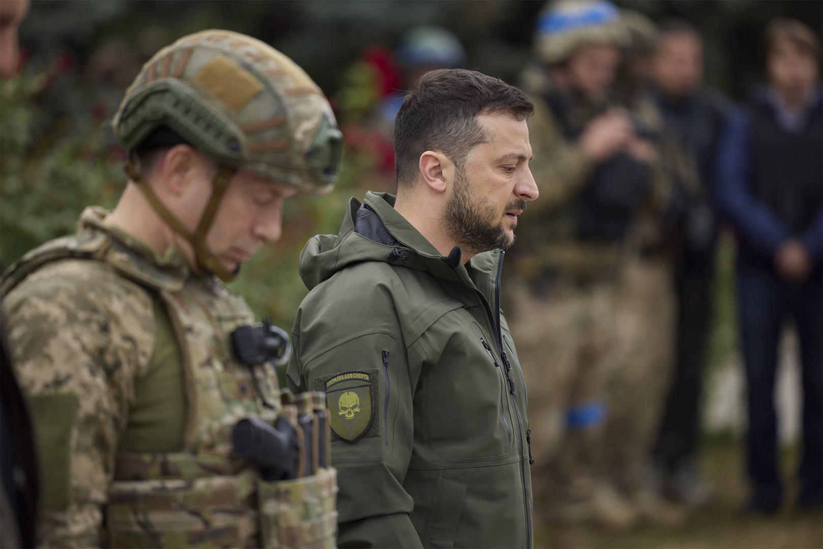 زيلينسكي يعترف بأن القوات الأوكرانية ستستمر في الانسحاب والتراجع