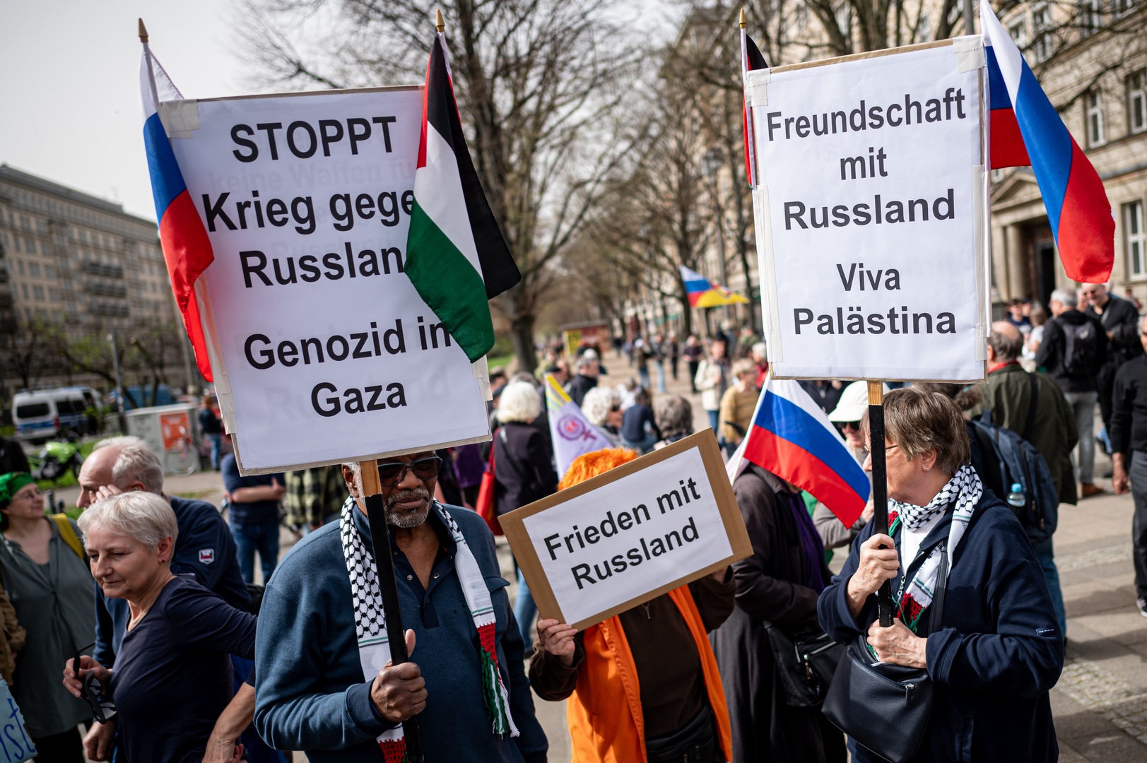 مظاهرة من أجل مفاوضات سلام حول النزاع الأوكراني في برلين (فيديو)