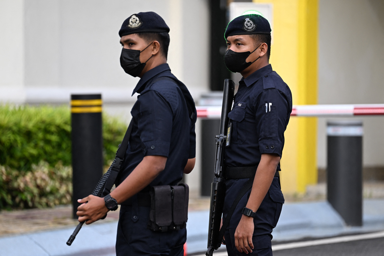 ماليزيا تحتجز 3 أشخاص يشتبه في تزويدهم إسرائيليا بأسلحة نارية والسلطات في 