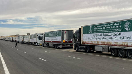 عبور أكثر من 400 شاحنة إغاثية سعودية حتى الآن منفذ رفح الحدودي متوجهة إلى قطاع غزة