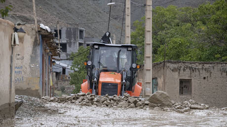 إيران.. الفيضانات تؤثر على 100 قرية والسلطات تتحرك لإغاثة الآلاف (فيديو)