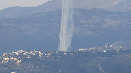 مصادر عبرية: رشقات صاروخية كثيفة من لبنان تسقط على الجليل الغربي شمال إسرائيل (فيديو)