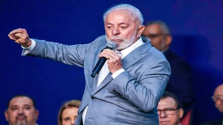 بالفيديو.. الرئيس البرازيلي يرفع العلم الفلسطيني خلال افتتاح مؤتمر الثقافة الوطنية