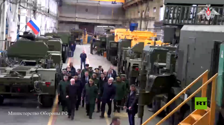 بالفيديو.. شويغو يتفقد جاهزية طلبيات الجيش الروسي في مصانع الأسلحة التابعة لمؤسسة ألماز -أنتي