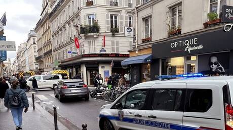 رجال يعتدون على فتاة في أحد شوارع ليون الفرنسية (فيديو)