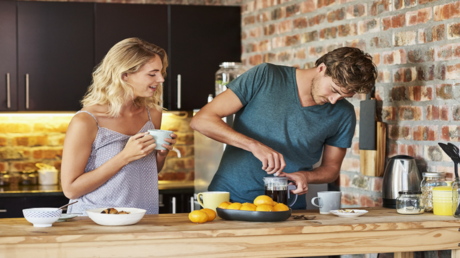 كيف تؤثر وجبة الفطور على جاذبية النساء والرجال؟