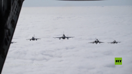 بالفيديو.. مناورات جوية مشتركة لطائرات حربية تركية ورومانية