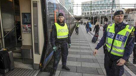 الشرطة السويدية تلقي القبض على 4 أشخاص للاشتباه في إعدادهم لـ