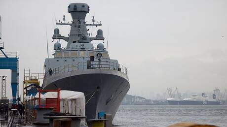 زيلينسكي يزور أحواض بناء السفن في تركيا حيث يتم بناء طرادات للبحرية الأوكرانية (صور)