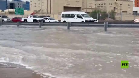 بالفيديو.. هطول أمطار غزيرة في دبي