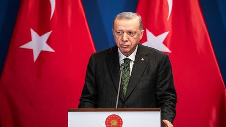تركيا.. مسؤول في الحزب الحاكم يتعرض لصيحات استهجان بحضور أردوغان (فيديو)