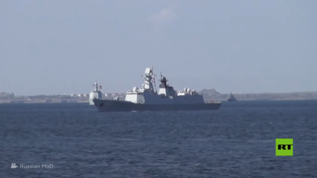 سفن حربية روسية وإيرانية وصينية تبدأ مناورات مشتركة في خليج عمان