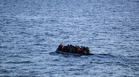 وصول نحو مئة مهاجر غير شرعي  إلى جزيرة في اليونان