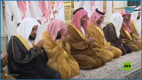 ولي العهد السعودي يزور المسجد النبوي