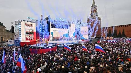 الرئيس الروسي يحضر حفلا موسيقيا في الذكرى العاشرة لإعادة توحيد شبه جزيرة القرم مع روسيا