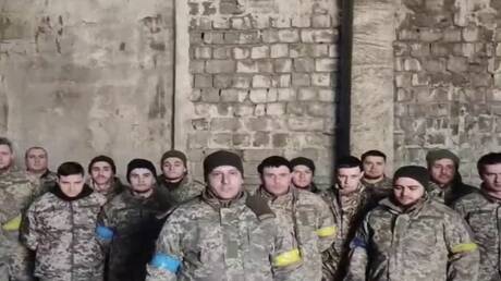 استسلام مجموعة جديدة من جنود كييف للجيش الروسي (فيديو)
