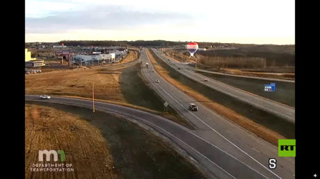 شاهد بالفيديو لحظة اصطدام منطاد يحمل ركابا بأسلاك كهربائية في مينيسوتا الأمريكية