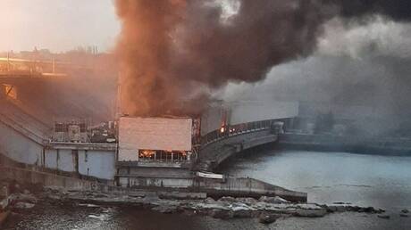 إخماد حريق في أكبر محطة كهرمائية أوكرانية بعد تعرضها لقصف صاروخي