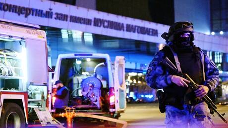 مقتل 40 شخصا وإصابة أكثر من 100 في الهجوم الإرهابي على المركز التجاري في ضواحي موسكو