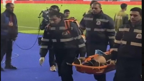 إمام عاشور يتعرض لإصابة خطيرة في لقاء نيوزيلندا ويغادر الملعب باكيا (فيديو)