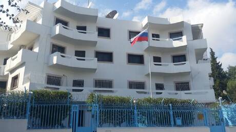 وضع أكاليل الزهور أمام سفارة روسيا لدى تونس تضامنا مع ضحايا هجوم 