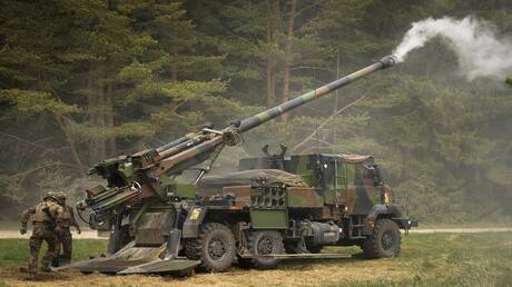 وزير الدفاع الفرنسي: باريس ستسلم 78 مدفع هاوتزر قريبا إلى كييف