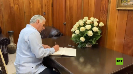 رئيس كوبا يوقع على كتاب التعازي بضحايا هجوم “كروكوس” الإرهابي بضواحي موسكو