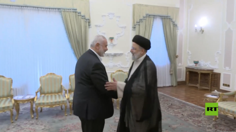 الرئيس الإيراني يلتقي إسماعيل هنية في طهران
