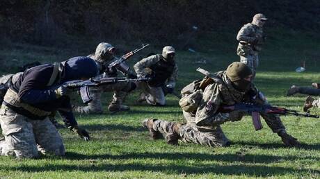 خبير عسكري يسخر من تدريب بولندا لجنود من قوات نظام كييف