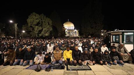 150 ألف مصلٍّ يؤدون العشاء والتراويح في المسجد الأقصى المبارك بالقدس المحتلة
