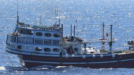 البحرية الهندية تنقذ سفينة صيد إيرانية خطفها قراصنة قبالة الصومال