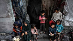 أطفال غزة يموتون جوعا! (فيديوهات)