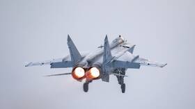الولايات المتحدة تعلق على اعتراض طائرة ميغ-31 روسية لقاذفاتها