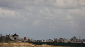 تقرير عبري: إسرائيل تبحث توزيع مسدسات على القادة المحليين وشيوخ العشائر في غزة للدفاع عن النفس