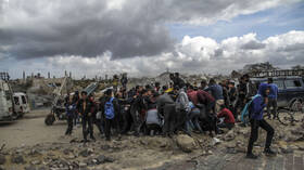 مقتل 18 فلسطينيا بسبب عمليات إنزال المساعدات من الطائرات
