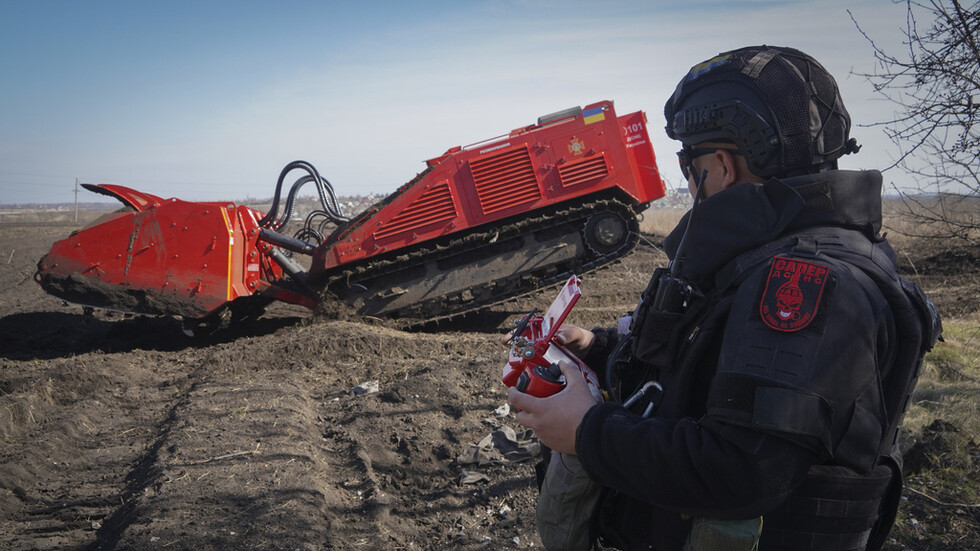 مصدر عسكري: جماعات كييف النازية تطوّق مدينة خاركوف شرق أوكرانيا