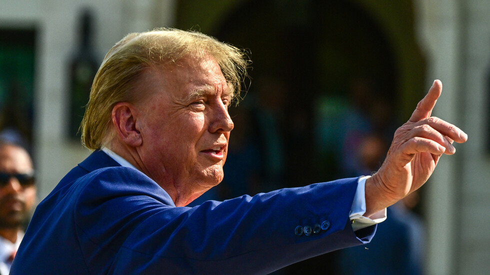 "اعتقدت أنه كان يعاني من نوبة صرع".. حركة رقص ترامب برفقة ابنه بارون تثير تفاعلا (فيديو)